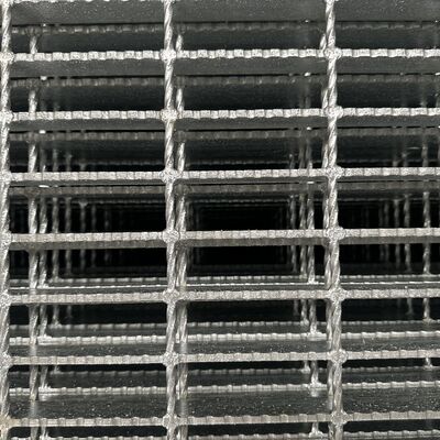 Industrial steel grating features verified specifications and complies with OSHA and EN performance standards.