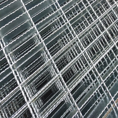Grubość 6 mm ząbkowana stalowa krata Q235 Carbon