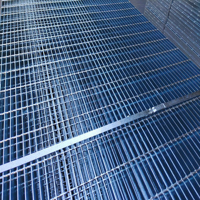 Pressure Welded Galvanised Steel Mesh Walkway Grating For Pedestrian Passage