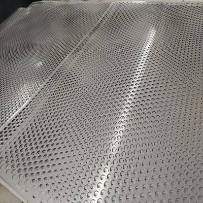 Przeciwpoślizgowa sześciokątna płytka metalowa z różnymi rozmiarami otworów i niestandardową usługą OEM