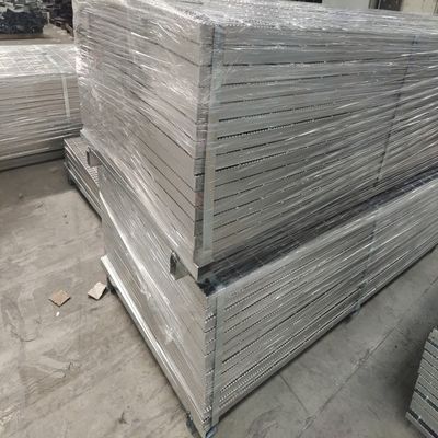 Technologia spawania Maszyny Spawanie ciśnieniowe Stali przemysłowych Grating 30mm łożyska Bar Spacing Flat Bar