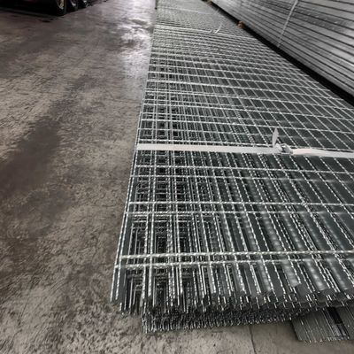 Srebro powlekane 30 mm łożysk Bar zakrzywione / rozmieszczone ocynkowane podłogi stalowe kratki