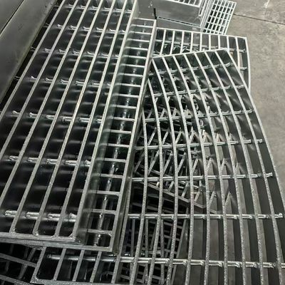 30mm Stalowe podłogi grzebienie grzebienie płaskie pręty Proces spawania ciepło ocynkowane