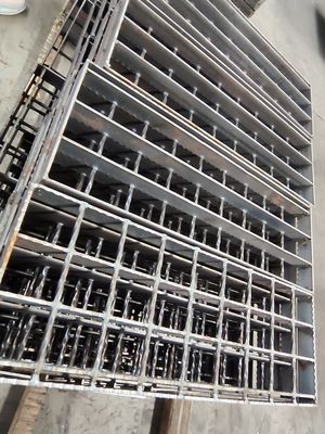 3000 mm długości anodowane aluminiowe otwarte kratki dla optymalnej transmisji światła