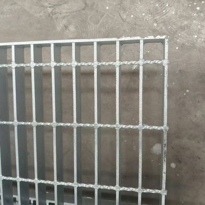Ściany ze stali przeciwzmęczeniowej zwiększają komfort i bezpieczeństwo pracowników w przemyśle