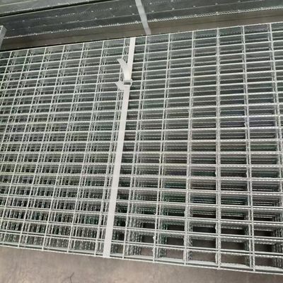 Perforowane kratki ze stali: lepsza wentylacja i przepuszczalność światła