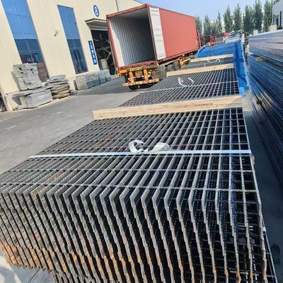 Q235 30 mm x 10 mm galwanizowana siatka metalowa z śrubami odpornymi na zakłócenia