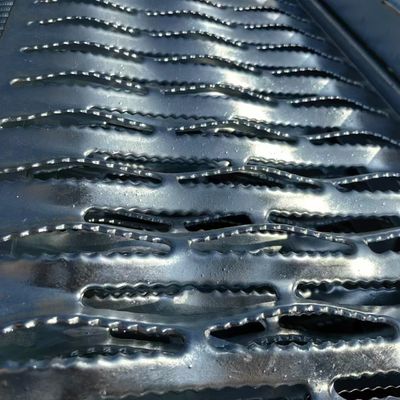 Włókna metalowe o rozszerzonej siatce z otworem 30 mm x 10 mm