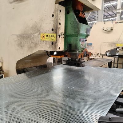 Filtracja przez sześciokątne otwory Perforowana płyta metalowa 30%-70% Obszar otwarty do filtracji przemysłowej
