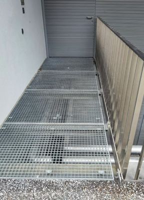 Q345 Stopień nieszlizgowy płaska platforma z żurawiowym żurawiowym dla bezpiecznego trwałego rozwiązania podłogi