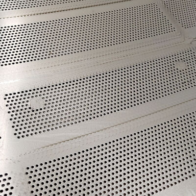 Precyzyjnie wykonana perforowana płyta metalowa o długiej żywotności i wysokiej wytrzymałości na ściskanie i rozciąganie do zastosowań przemysłowych