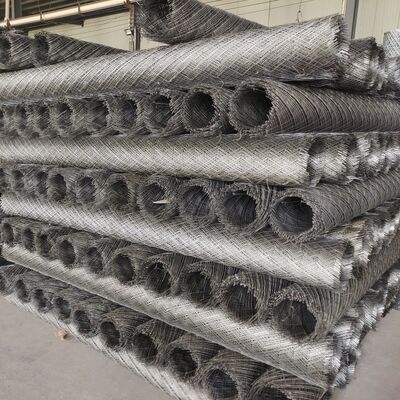 Lekka i łatwa w montażu blacha z siatki ekspandowanej o prostej konstrukcji, odpowiednia do celów przemysłowych, budowlanych i dekoracyjnych