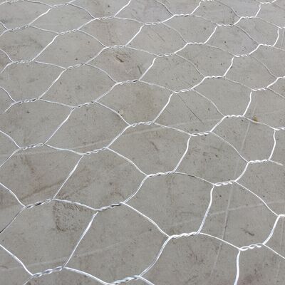 Włókna gabionowe wytwarzane z równomiernie rozmieszczonymi otworami w celu utrzymania integralności strukturalnej i wspierania wielofunkcyjnej adaptacji