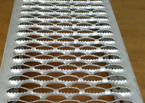 Galvanized Steel Stair Treads Grating Customized Size Skid Resistance